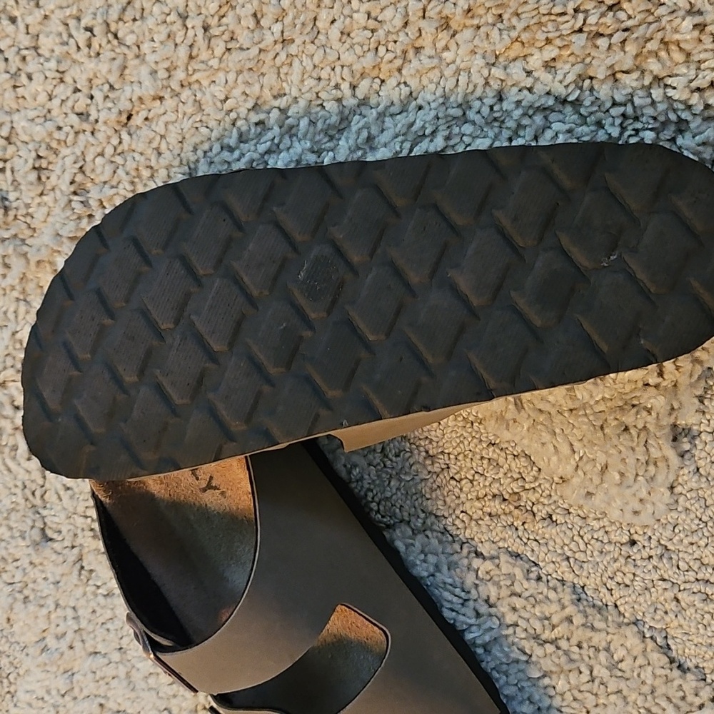 Odoly Sandals - Picture 2 of 3